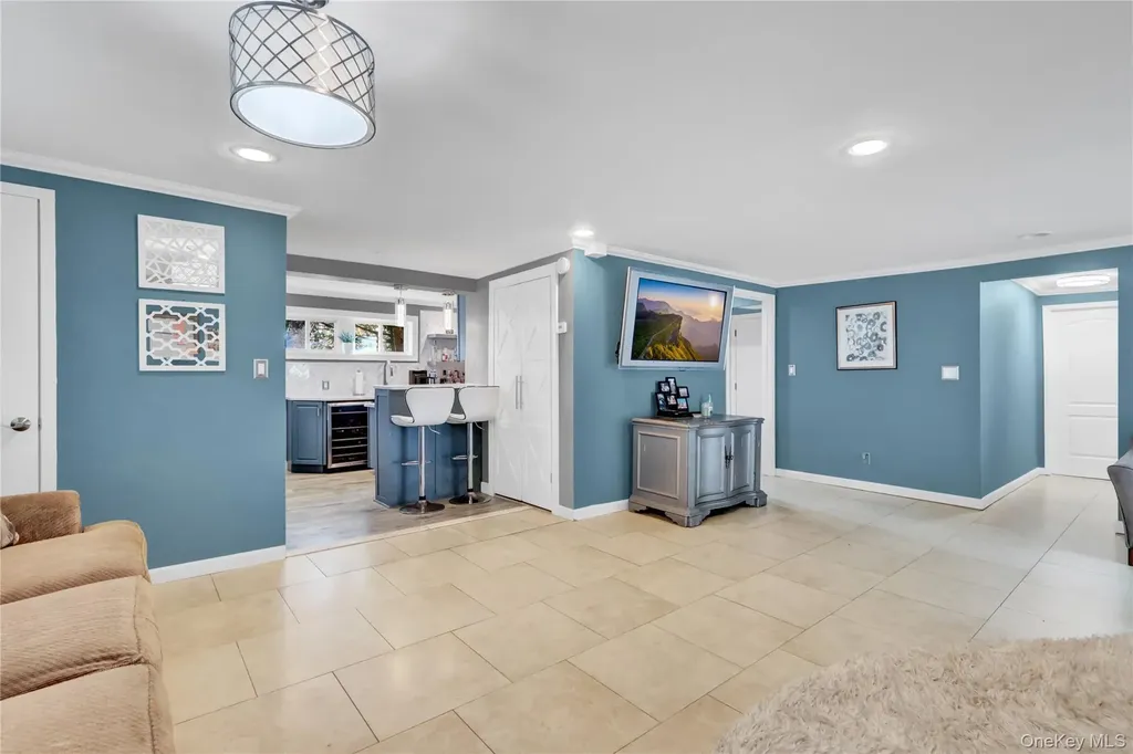 512 Links Drive E Oceanside NY 11572