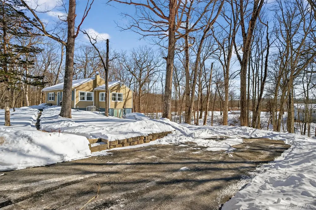 51 E Green Road Rock Tavern NY 12575