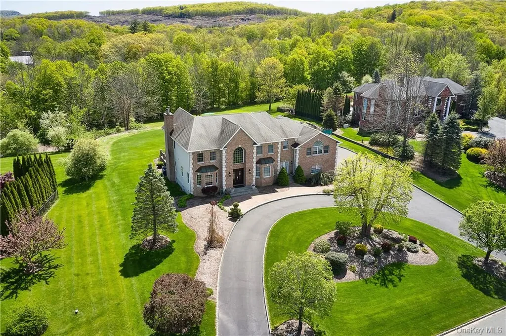 17 Constitution Court Tuxedo Park NY 10987