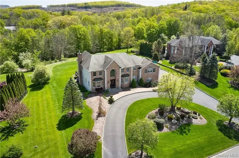 17 Constitution Court Tuxedo Park NY 10987