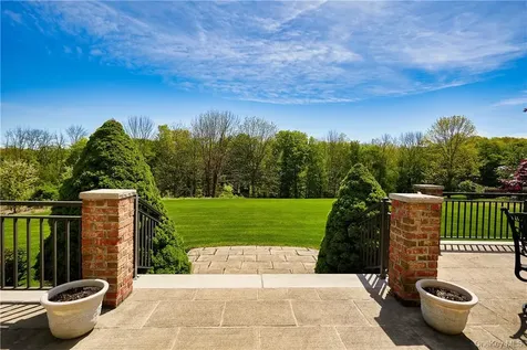 17 Constitution Court Tuxedo Park NY 10987
