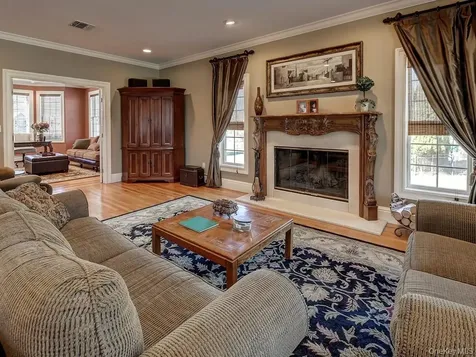 17 Constitution Court Tuxedo Park NY 10987