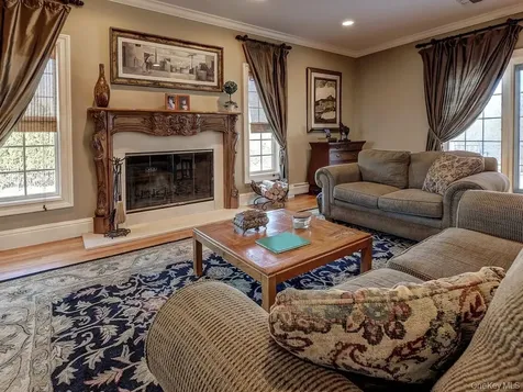 17 Constitution Court Tuxedo Park NY 10987