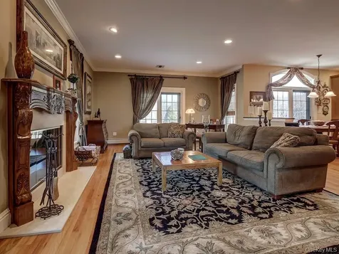 17 Constitution Court Tuxedo Park NY 10987