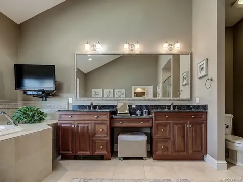 17 Constitution Court Tuxedo Park NY 10987