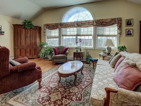 17 Constitution Court Tuxedo Park NY 10987