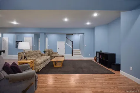 17 Constitution Court Tuxedo Park NY 10987