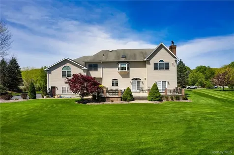 17 Constitution Court Tuxedo Park NY 10987