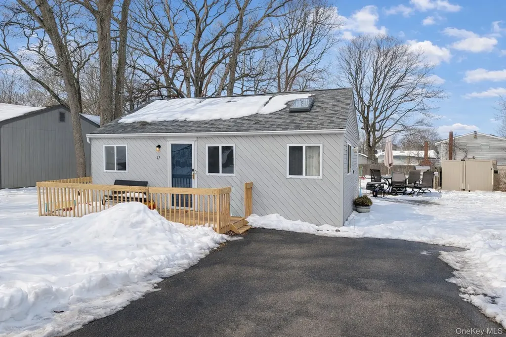 17 Oneida Avenue Selden NY 11784