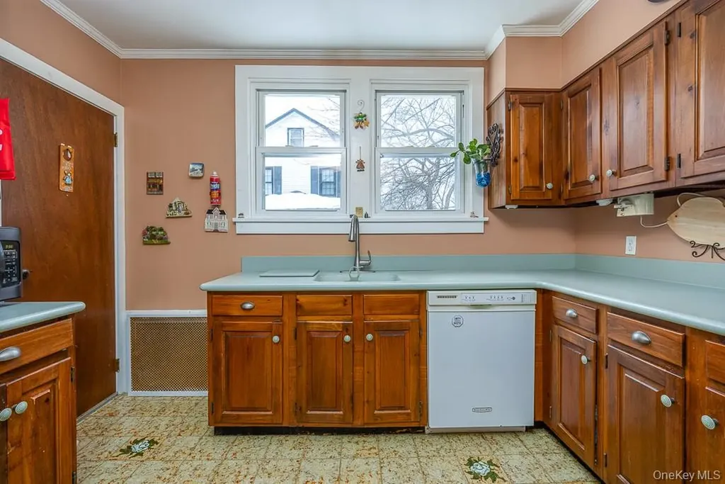 34 Mountainview Avenue Pearl River NY 10965