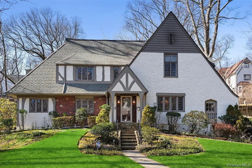 103 Aviemore Drive New Rochelle NY 10804