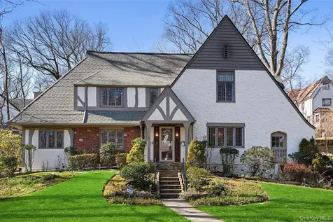 103 Aviemore Drive New Rochelle NY 10804