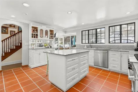 103 Aviemore Drive New Rochelle NY 10804