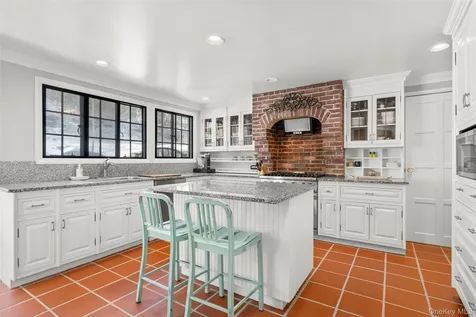 103 Aviemore Drive New Rochelle NY 10804