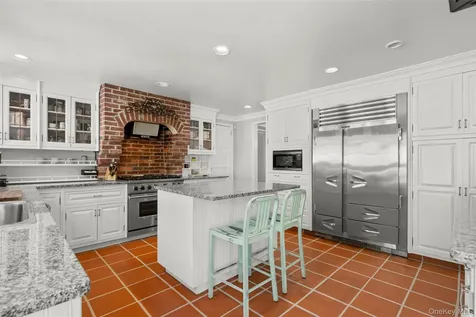 103 Aviemore Drive New Rochelle NY 10804