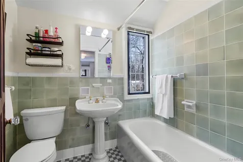 103 Aviemore Drive New Rochelle NY 10804