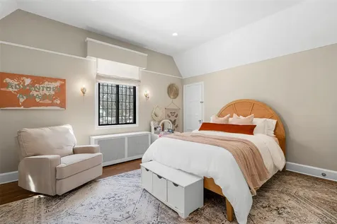 103 Aviemore Drive New Rochelle NY 10804