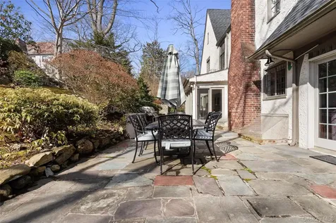 103 Aviemore Drive New Rochelle NY 10804