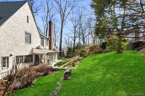 103 Aviemore Drive New Rochelle NY 10804