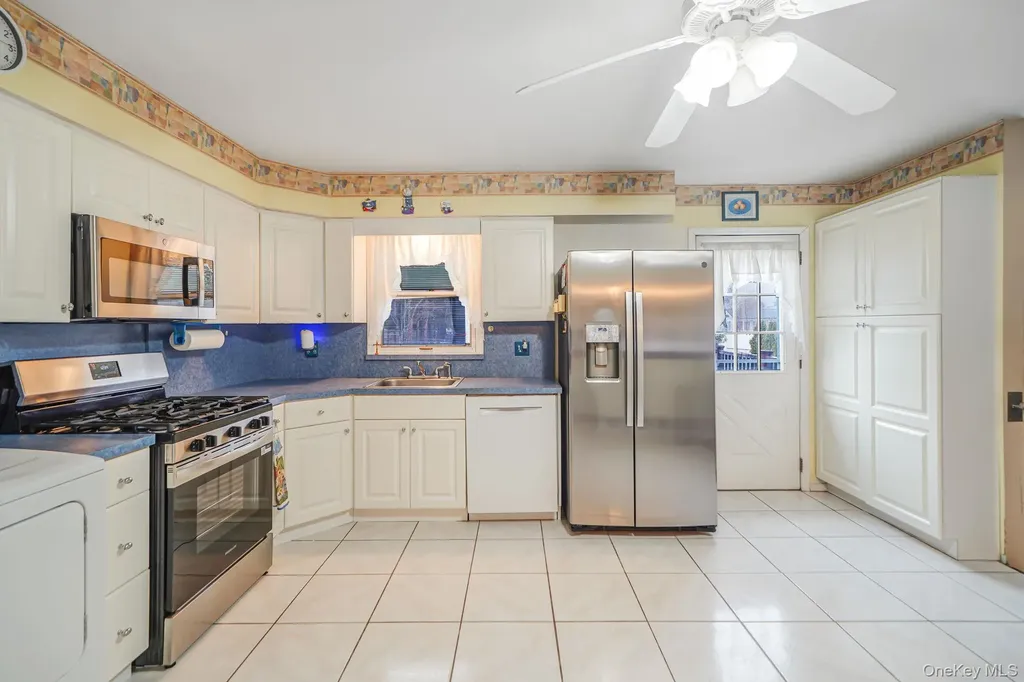 6 Noahs Path Rocky Point NY 11778