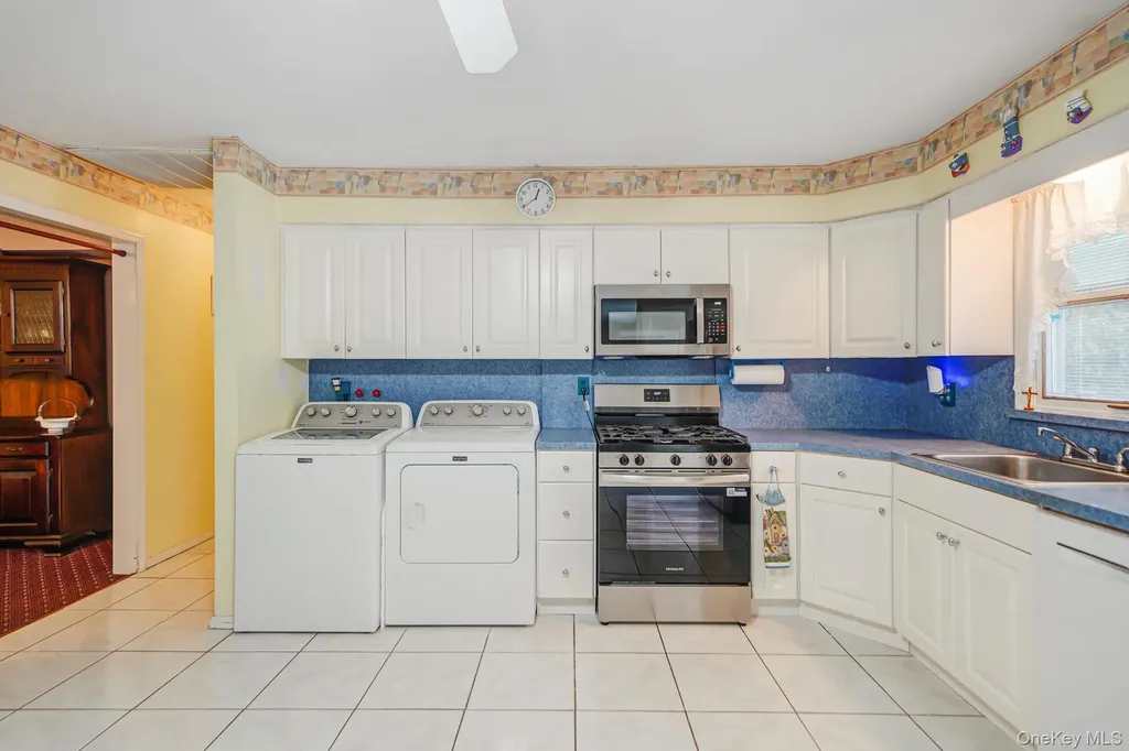 6 Noahs Path Rocky Point NY 11778