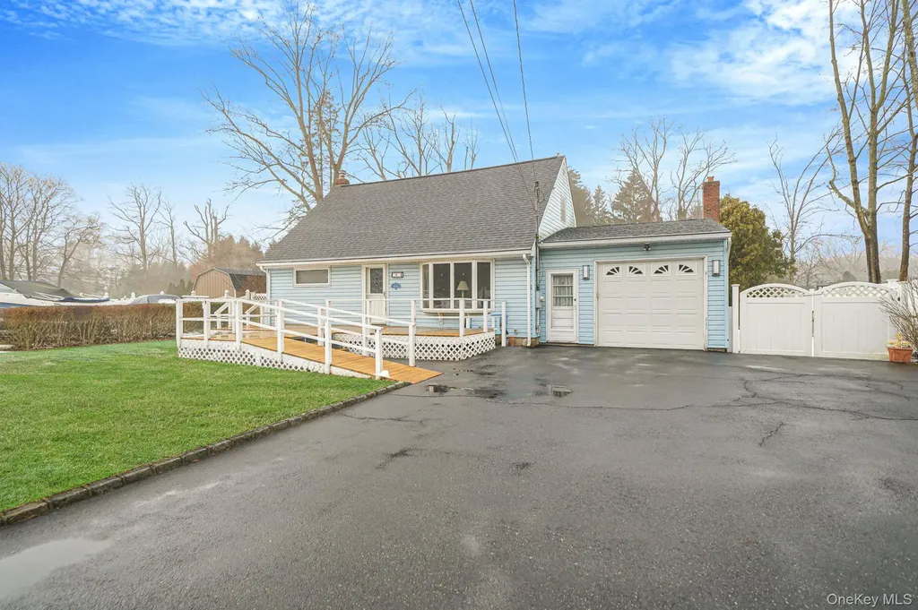 6 Noahs Path Rocky Point NY 11778