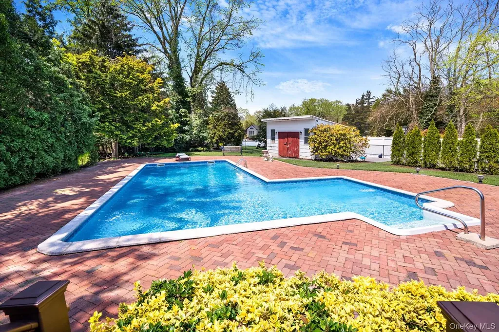 6 Noahs Path Rocky Point NY 11778