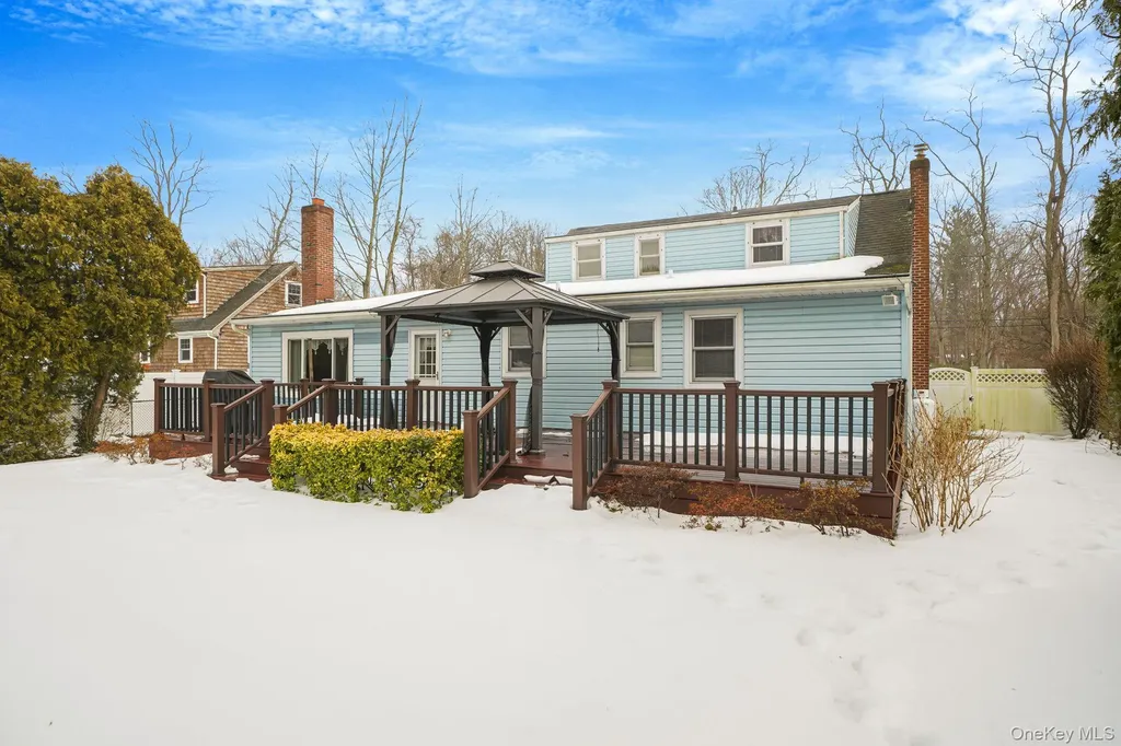 6 Noahs Path Rocky Point NY 11778