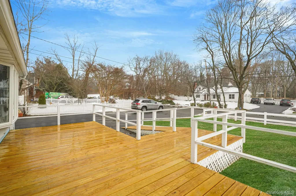 6 Noahs Path Rocky Point NY 11778
