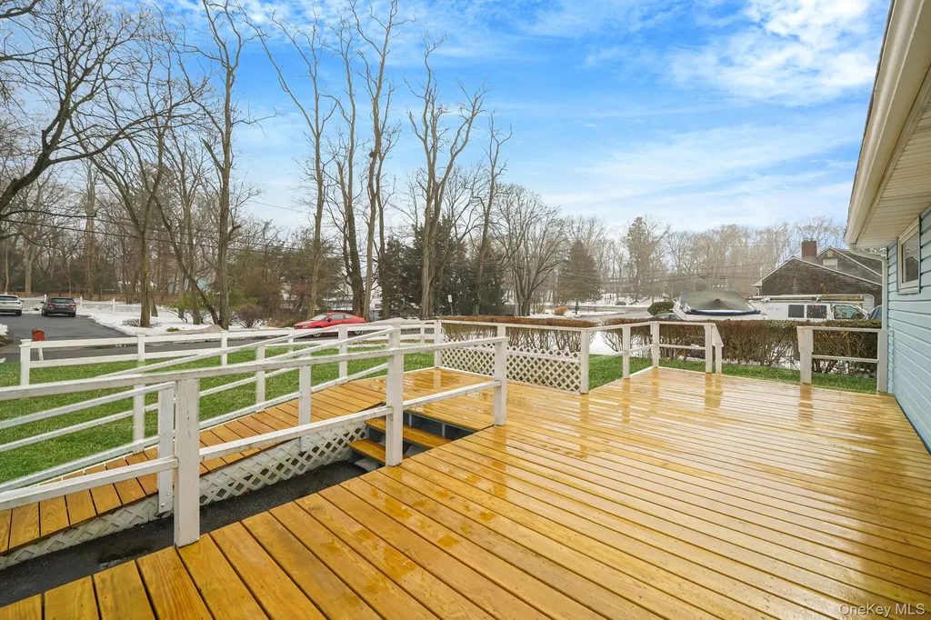 6 Noahs Path Rocky Point NY 11778