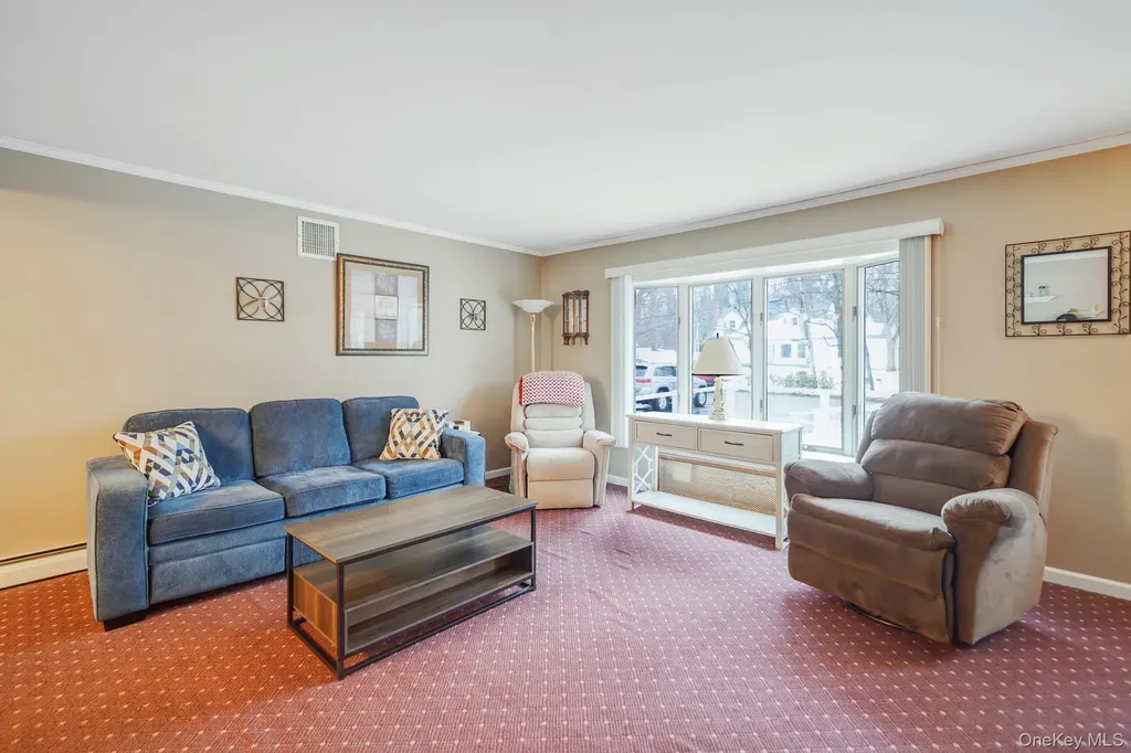 6 Noahs Path Rocky Point NY 11778