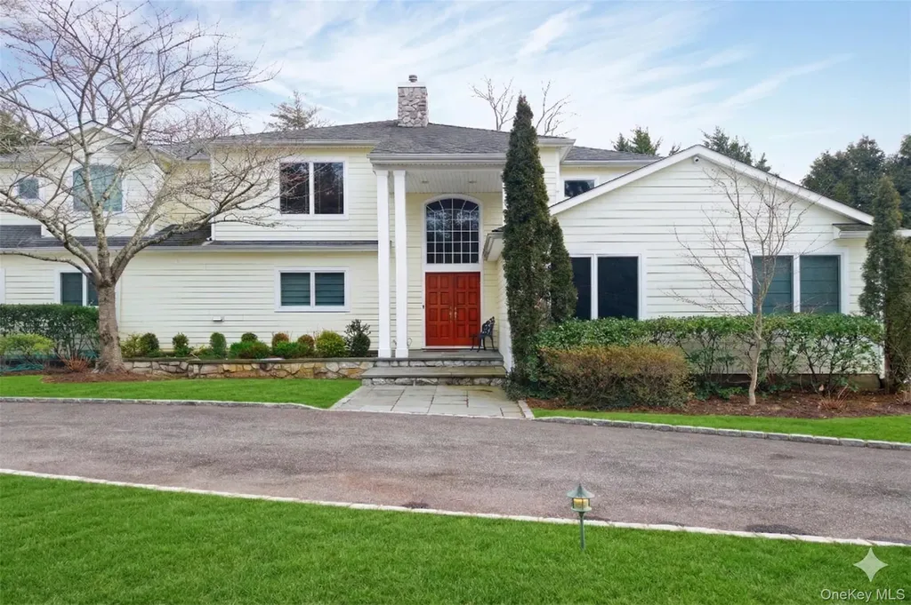 9 Meadowbrook Lane Old Westbury NY 11568