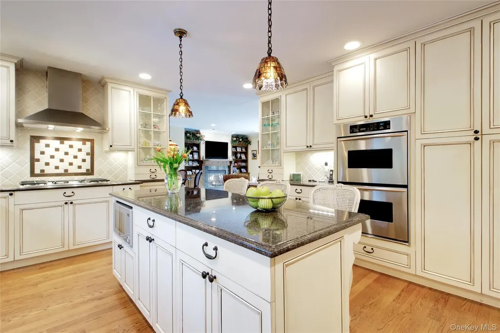 9 Meadowbrook Lane Old Westbury NY 11568