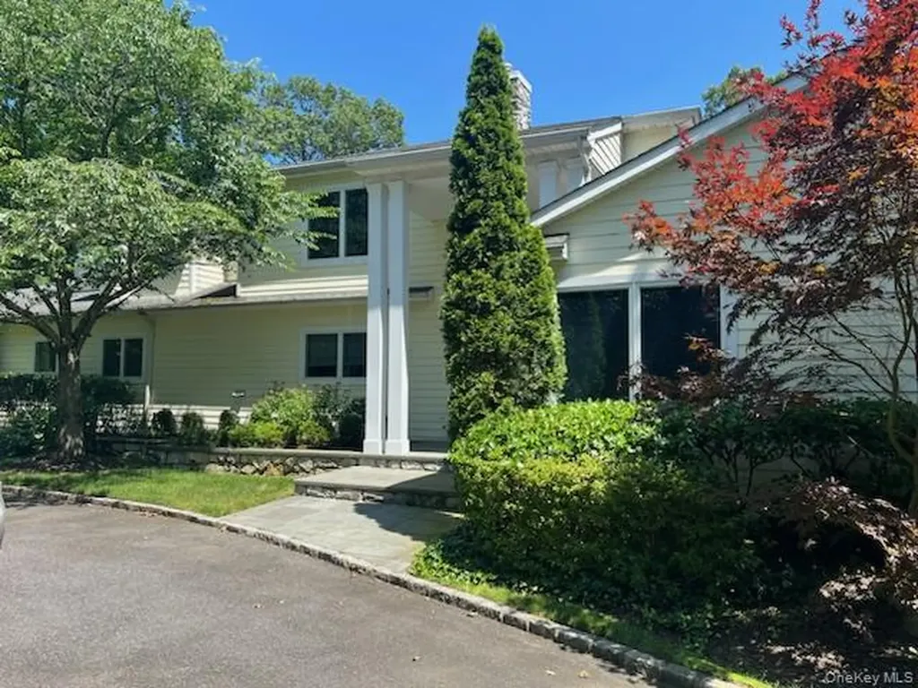 9 Meadowbrook Lane Old Westbury NY 11568