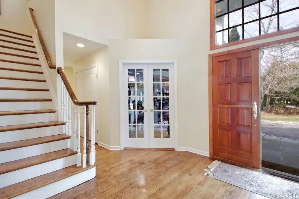9 Meadowbrook Lane Old Westbury NY 11568