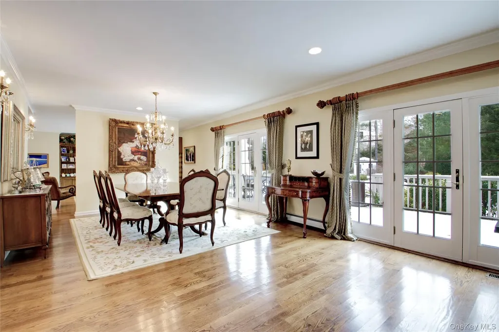 9 Meadowbrook Lane Old Westbury NY 11568