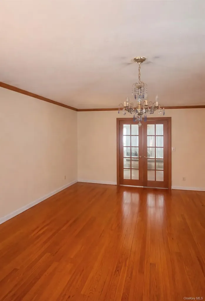 122 Rockaway Parkway Valley Stream NY 11580