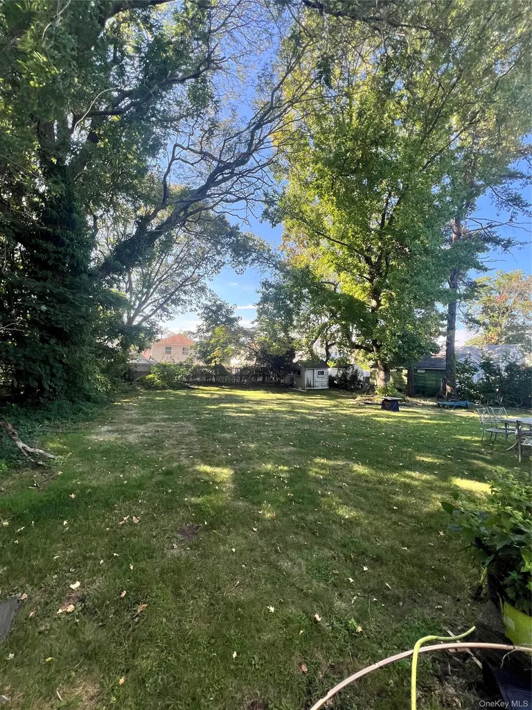 122 Rockaway Parkway Valley Stream NY 11580