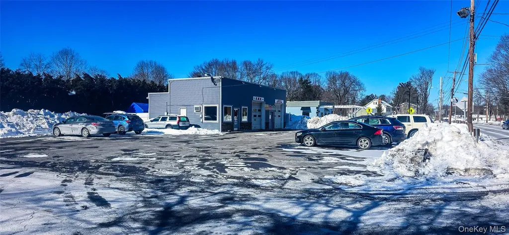 811 Violet Avenue Hyde Park NY 12538
