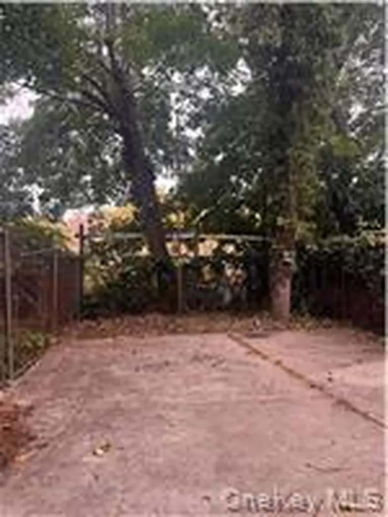 655 Hendrix Street Brooklyn NY 11207