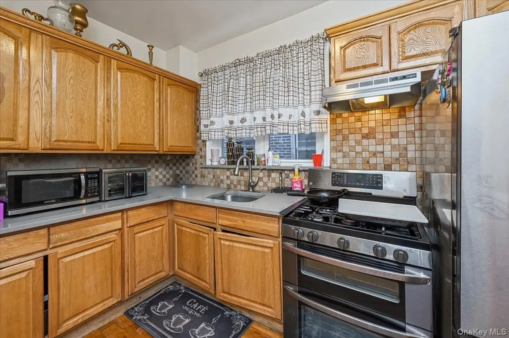 1065 Stell Place Bronx NY 10469