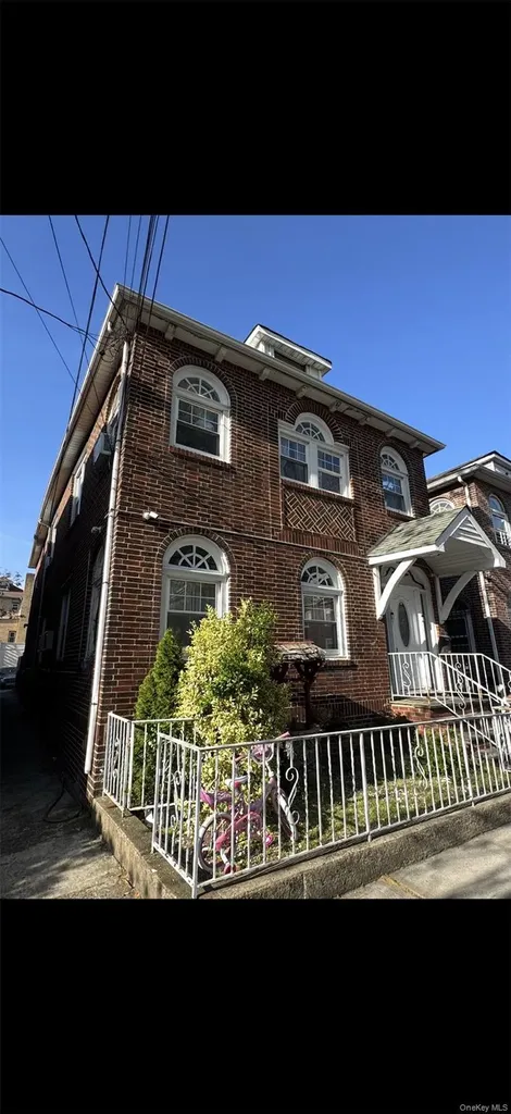 1065 Stell Place Bronx NY 10469