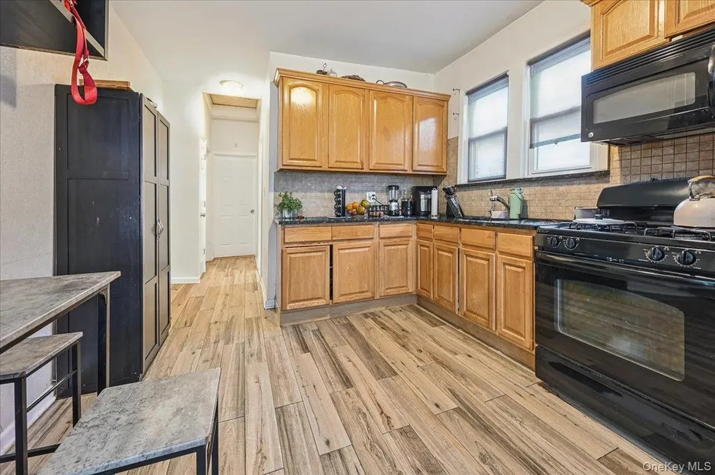 1065 Stell Place Bronx NY 10469