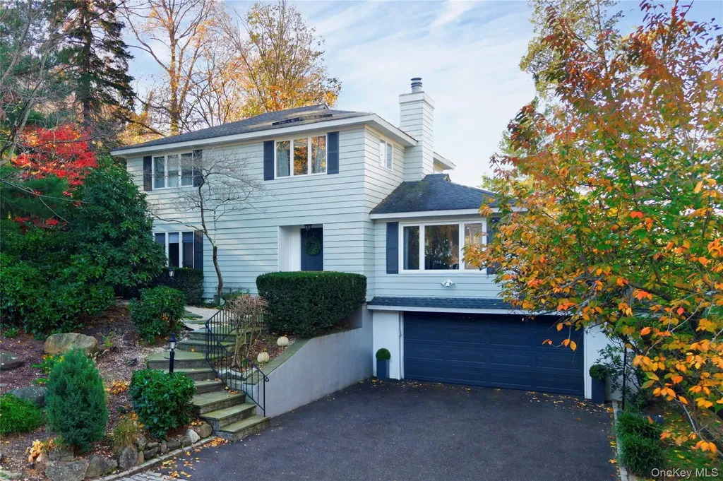 24 Hillcrest Avenue Roslyn NY 11576
