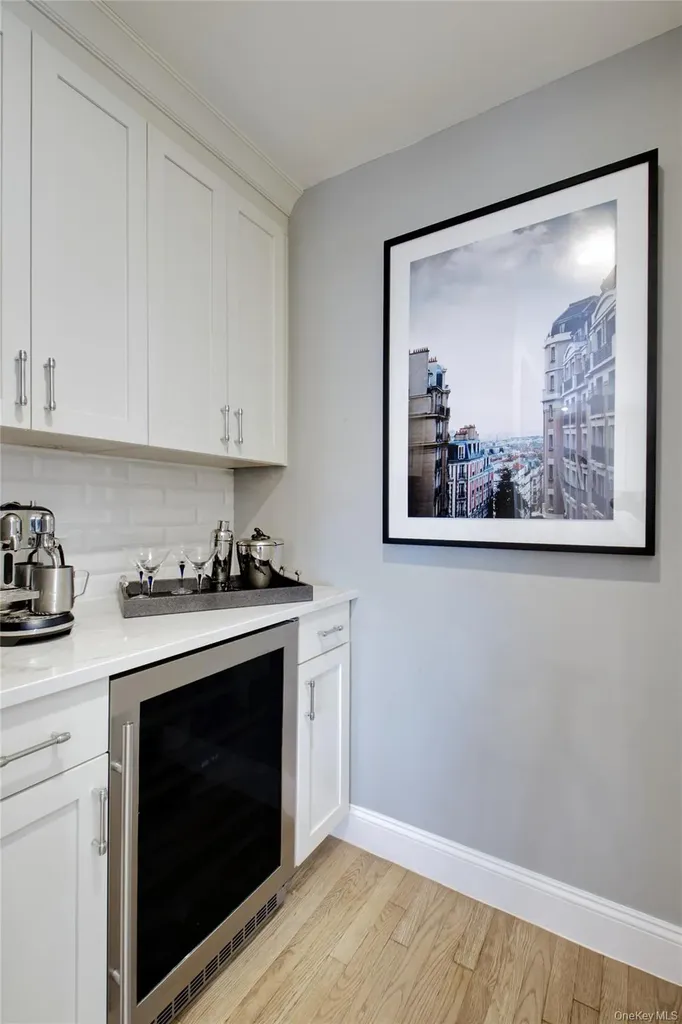 24 Hillcrest Avenue Roslyn NY 11576