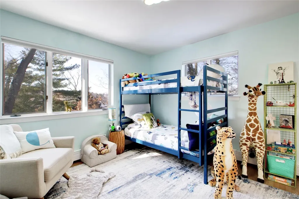24 Hillcrest Avenue Roslyn NY 11576