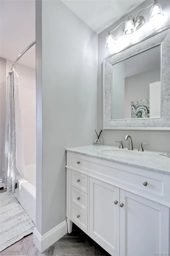 24 Hillcrest Avenue Roslyn NY 11576