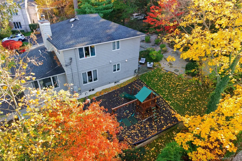 24 Hillcrest Avenue Roslyn NY 11576