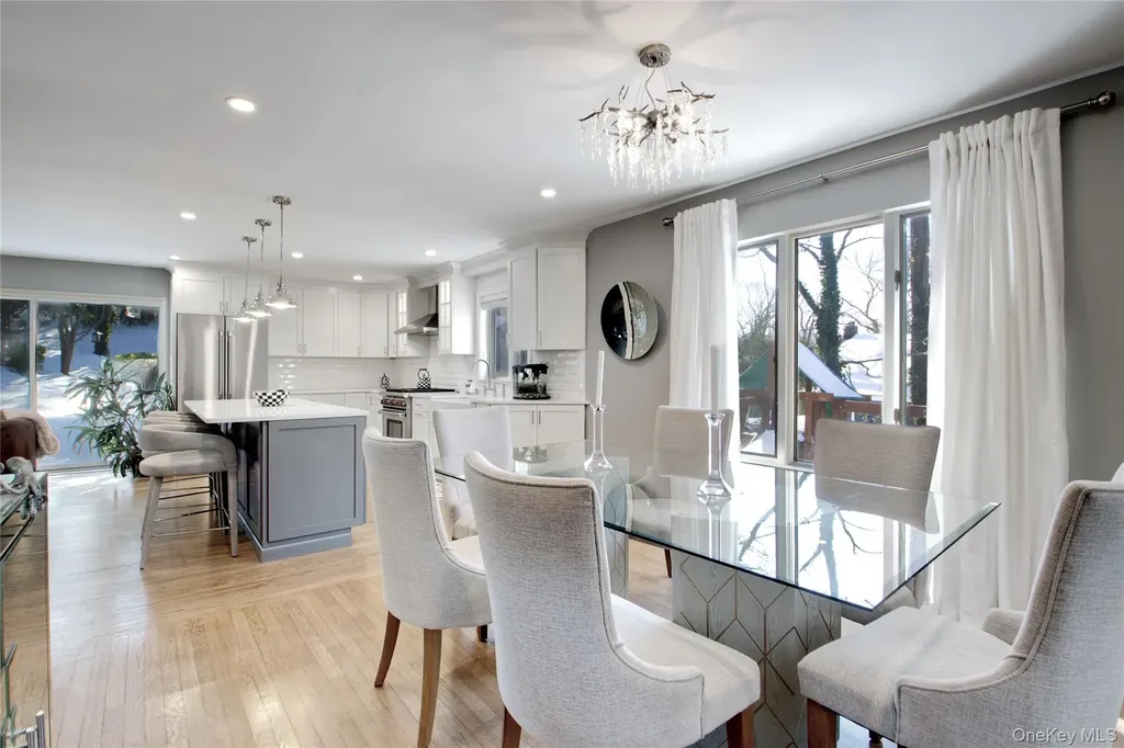 24 Hillcrest Avenue Roslyn NY 11576