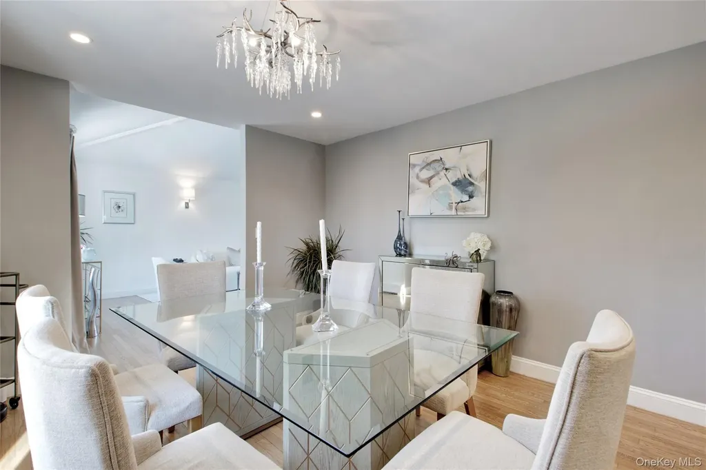 24 Hillcrest Avenue Roslyn NY 11576